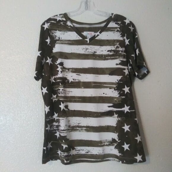 Denim & CO women's size M Olive green and white American flag print top - Picture 1 of 13